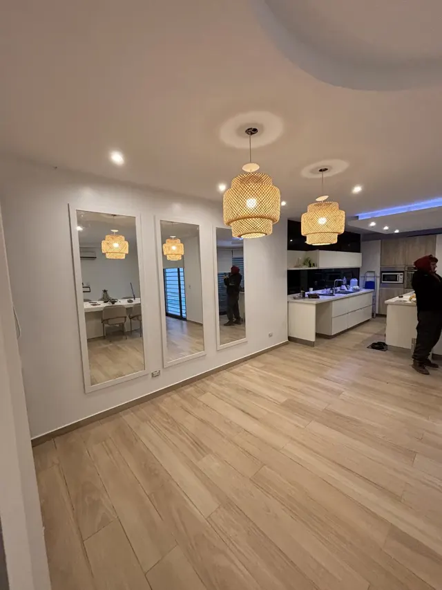 Departamento con cielorraso con garganta e iluminación LED